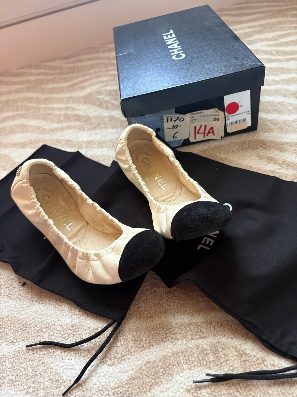 CHANEL white leather Ballet Flats with Black suede Cap Toe